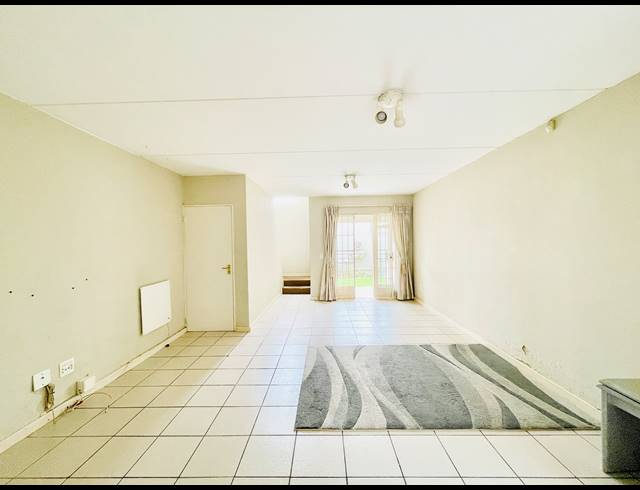 2 BEDROOM APARTMENT RENTED IN SUNNINGHILL